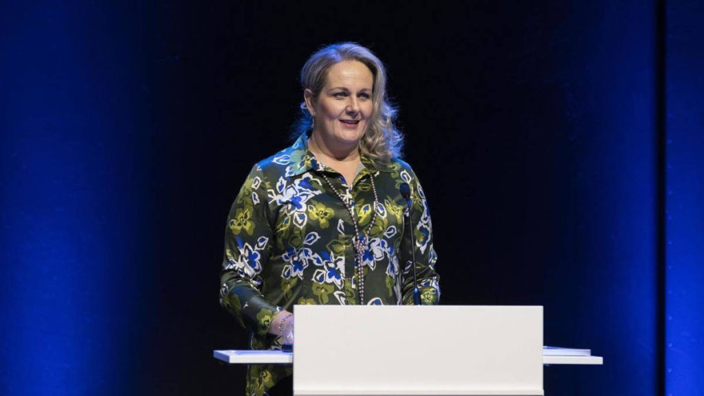 Ihmisen parhaaksi, artikkelikuva