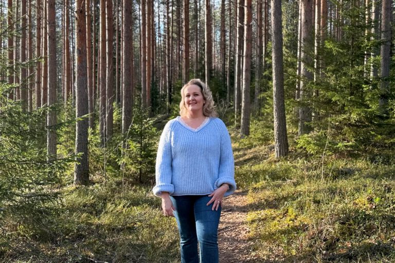 Sanna keväisessä metsässä